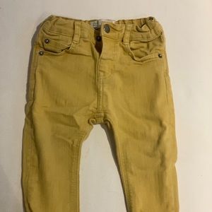 Mustard yellow skinny jeans by Zara baby.